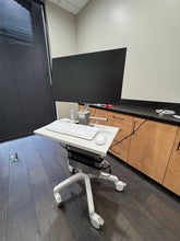 Load image into Gallery viewer, Medit i900 Dental Intraoral Scanner for CAD/CAM Dentistry Year: 2024
