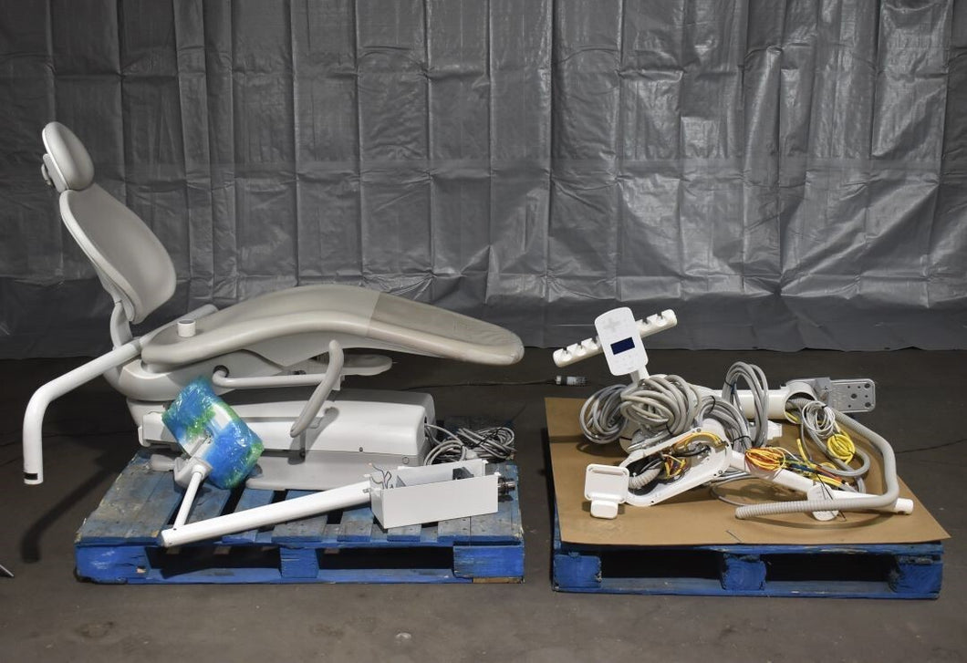 Adec 311 with 541 12 O'Clock Rear Delivery, 375L Exam Light